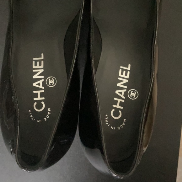 Chanel Patent Leather heels. - Picture 10 of 13